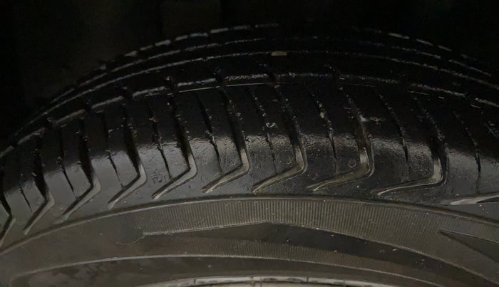 2016 Renault Kwid RXL, Petrol, Manual, 46,250 km, Left Front Tyre Tread