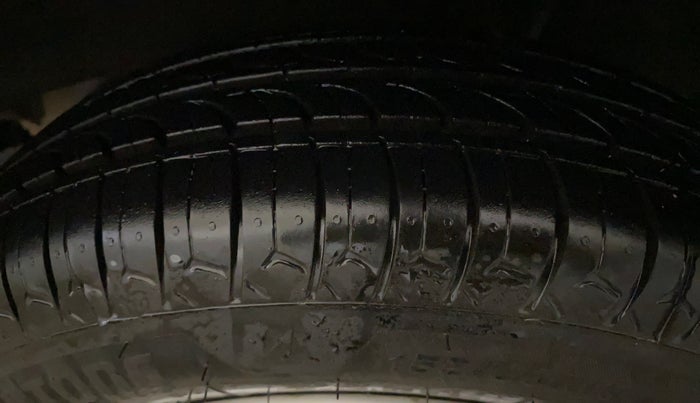 2016 Renault Kwid RXL, Petrol, Manual, 46,250 km, Left Rear Tyre Tread