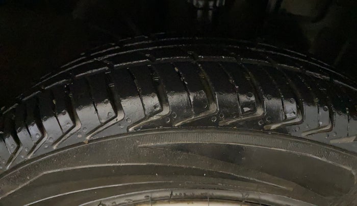 2016 Renault Kwid RXL, Petrol, Manual, 46,250 km, Right Front Tyre Tread