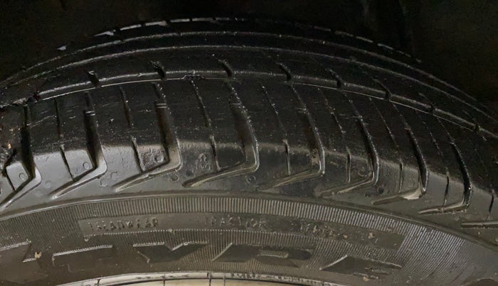 2016 Renault Kwid RXL, Petrol, Manual, 46,250 km, Right Rear Tyre Tread