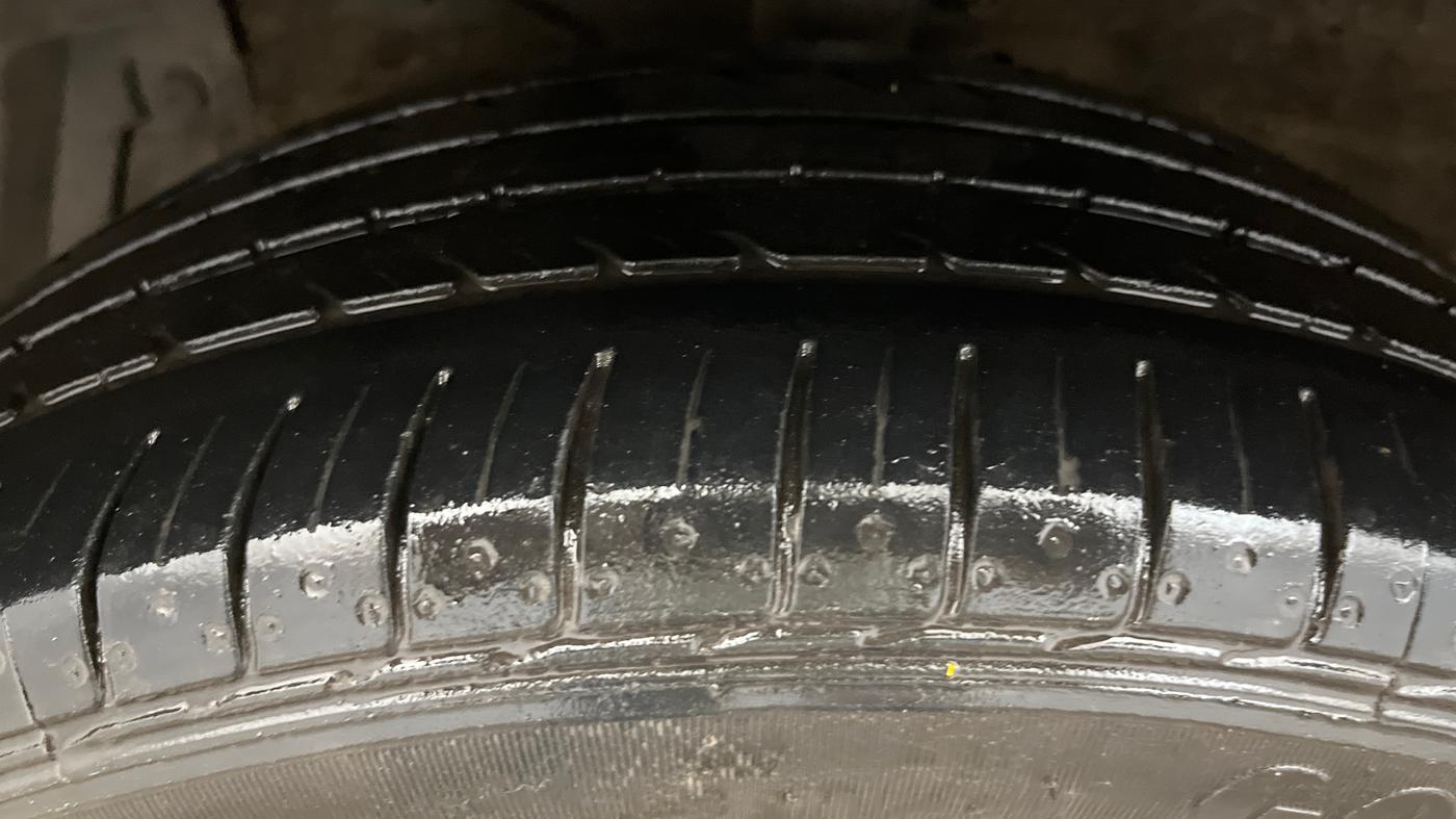2016 Maruti Ciaz ZXI+ RS, Petrol, Manual, 74,866 km, Left Front Tyre Tread