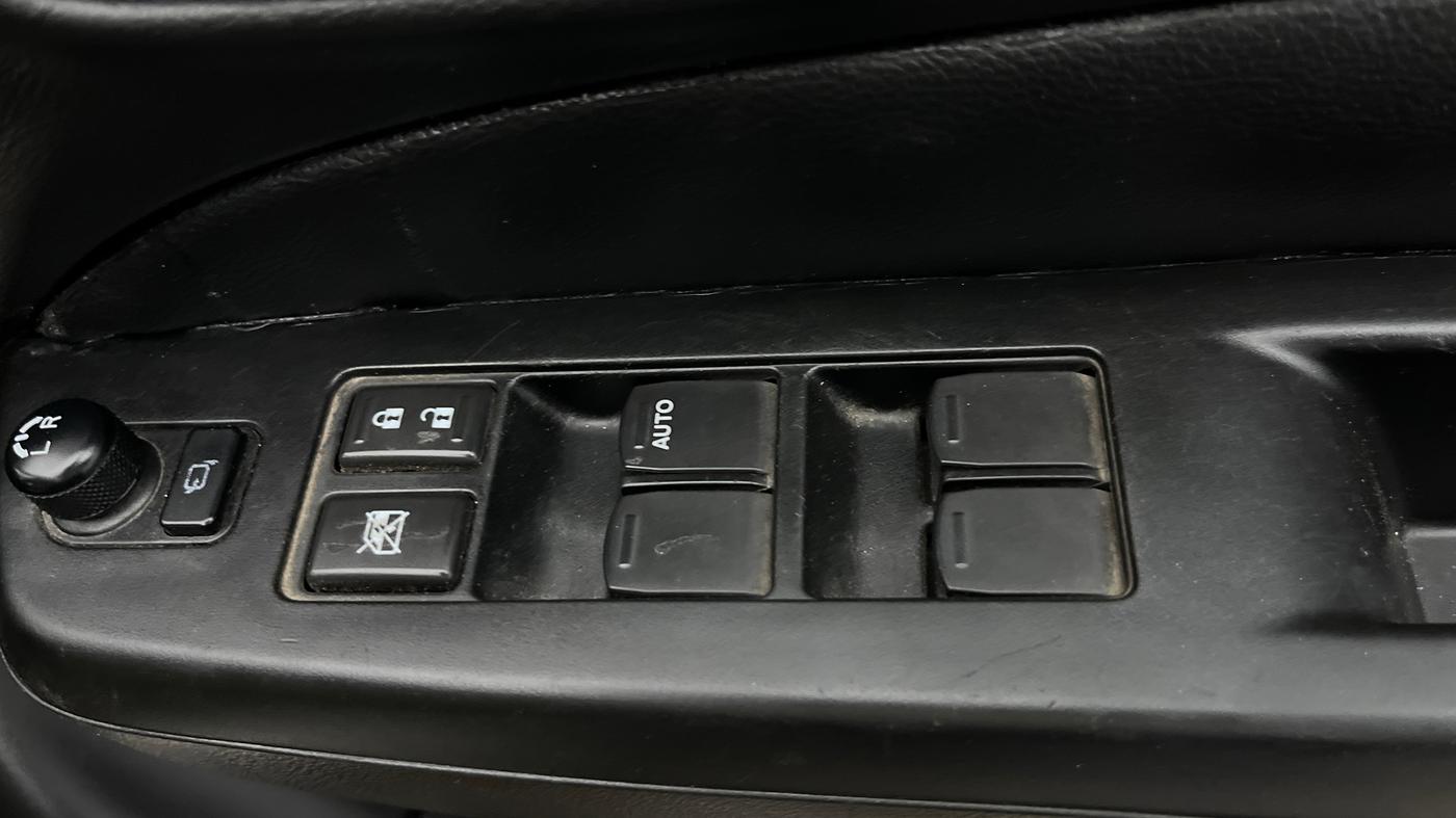 2016 Maruti Ciaz ZXI+ RS, Petrol, Manual, 74,866 km, Driver Side Door Panels Control