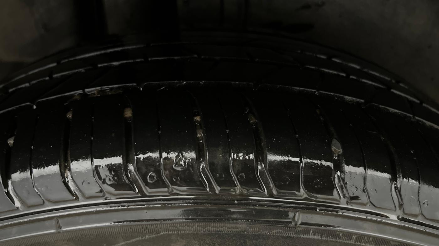 2016 Maruti Ciaz ZXI+ RS, Petrol, Manual, 74,866 km, Right Rear Tyre Tread
