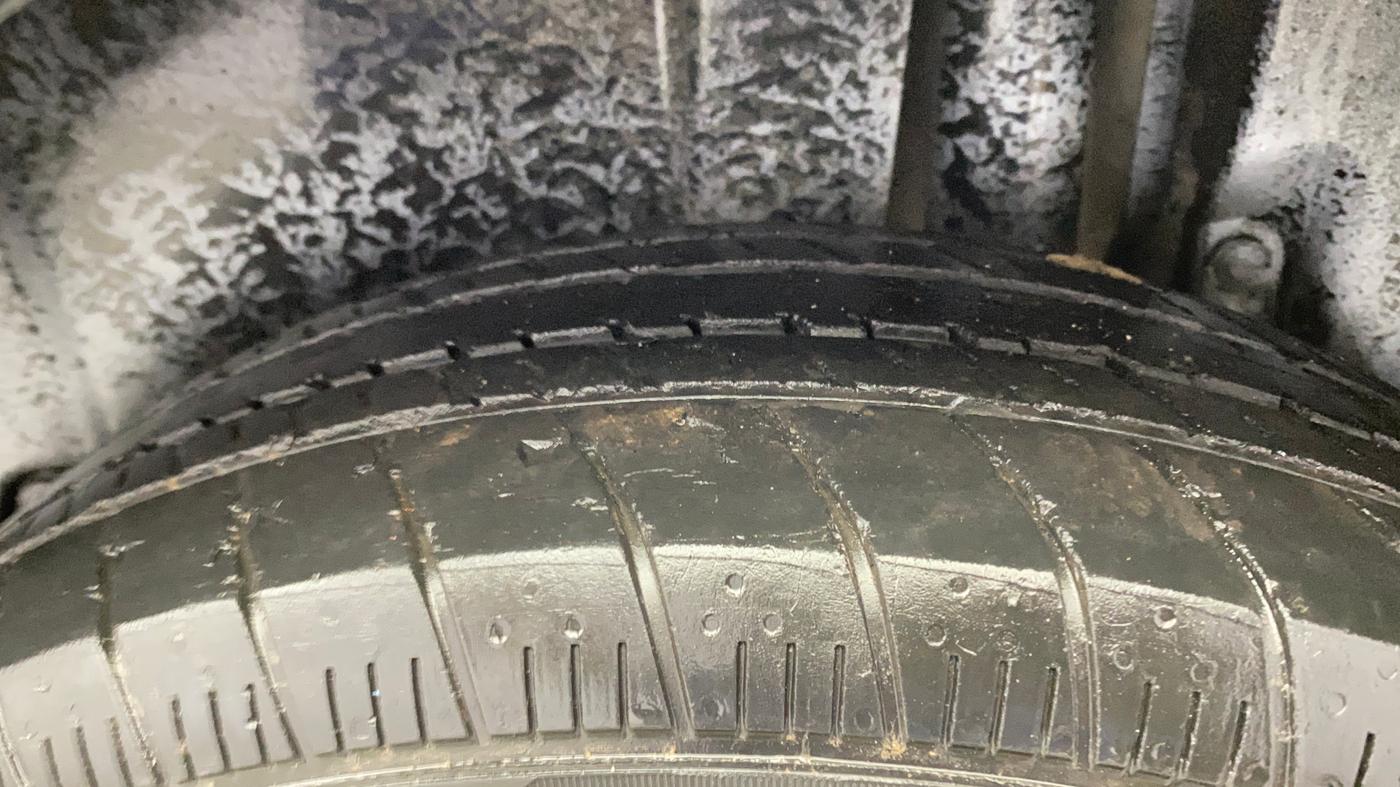 2014 Maruti Ertiga VXI, Petrol, Manual, 1,39,167 km, Left Rear Tyre Tread