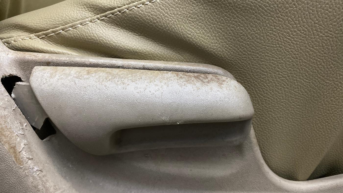 2014 Maruti Ertiga VXI, Petrol, Manual, 1,39,167 km, Driver Side Adjustment Panel