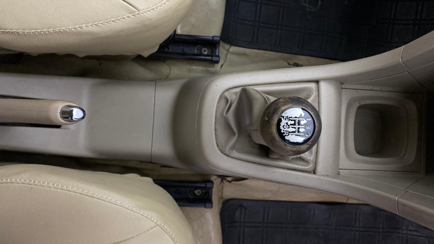 2014 Maruti Ertiga VXI, Petrol, Manual, 1,39,167 km, Gear Lever