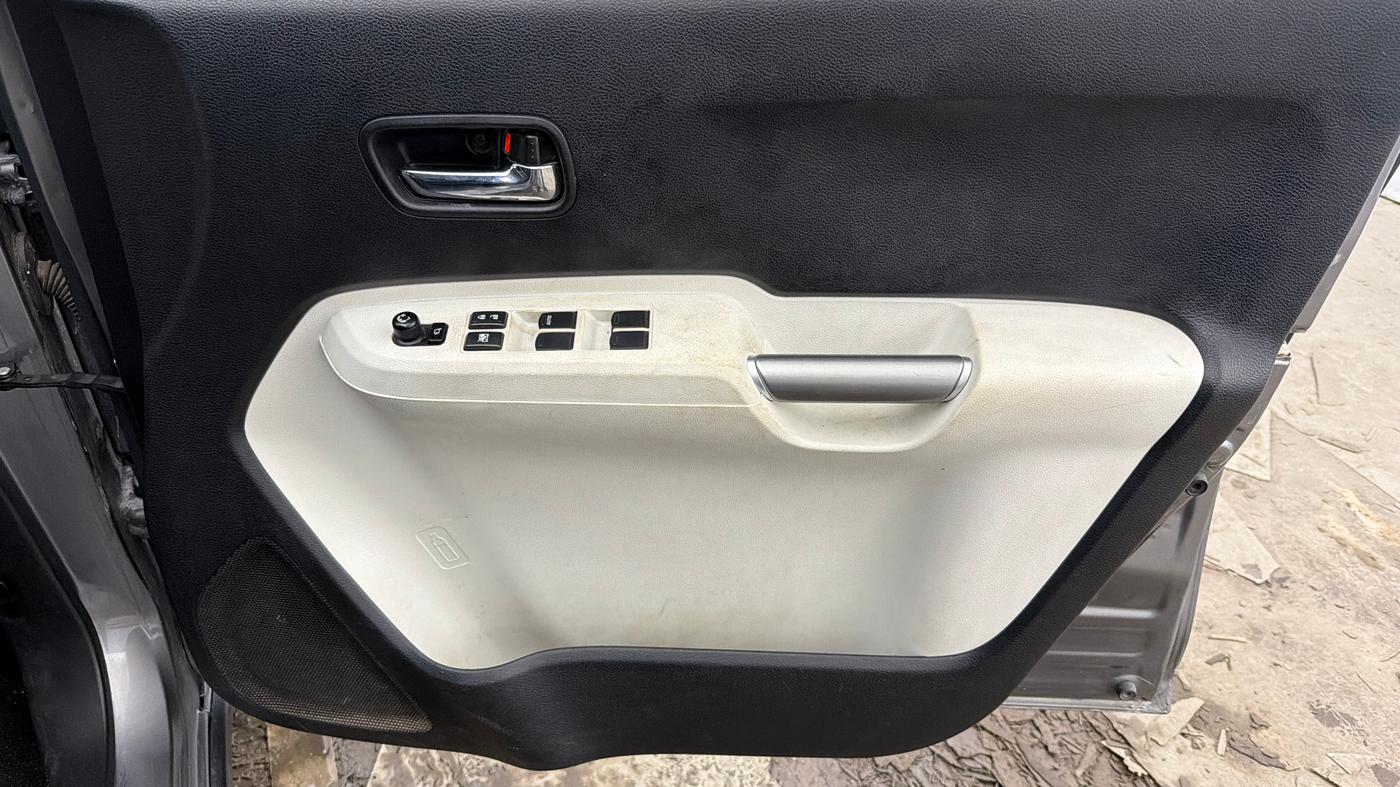 2021 Maruti IGNIS ZETA 1.2, Petrol, Manual, 33,223 km, Driver Side Door Panels Control