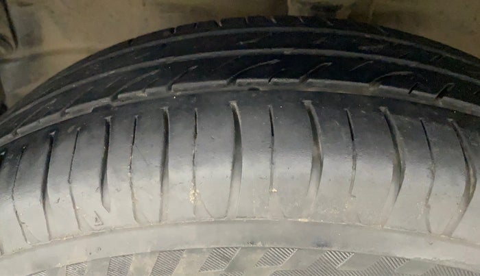 2011 Maruti Wagon R 1.0 VXI, Petrol, Manual, 75,861 km, Left Front Tyre Tread