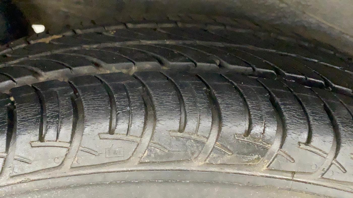 2011 Maruti Wagon R 1.0 VXI, Petrol, Manual, 75,861 km, Right Rear Tyre Tread
