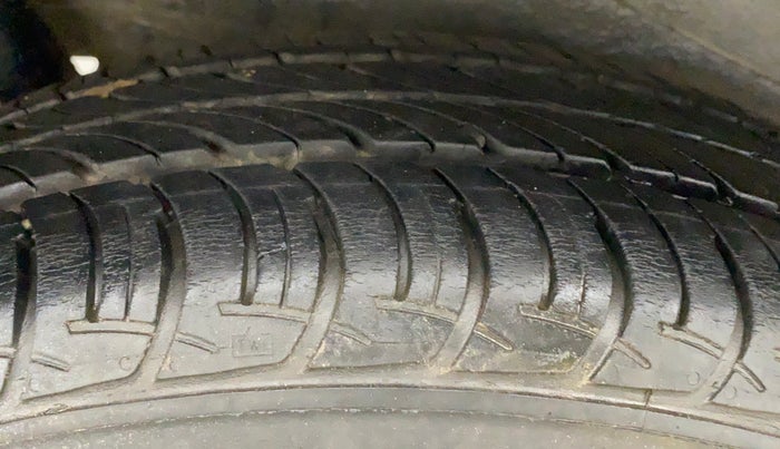 2011 Maruti Wagon R 1.0 VXI, Petrol, Manual, 75,861 km, Right Rear Tyre Tread