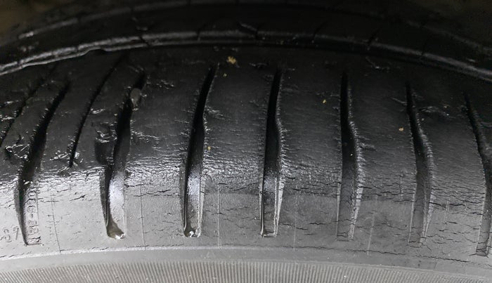 2013 Hyundai Verna FLUIDIC 1.6 CRDI SX OPT, Diesel, Manual, 97,264 km, Right Front Tyre Tread