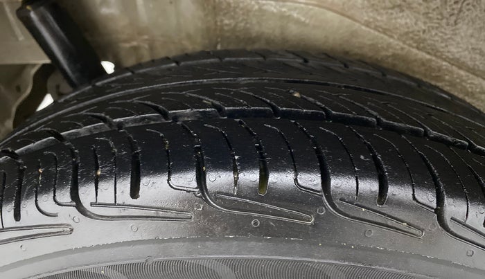 2014 Maruti Wagon R 1.0 VXI, Petrol, Manual, 94,458 km, Right Rear Tyre Tread