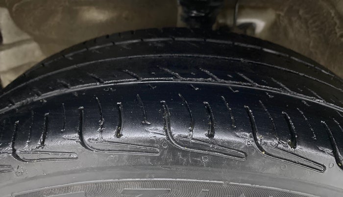 2014 Maruti Wagon R 1.0 VXI, Petrol, Manual, 94,458 km, Left Front Tyre Tread
