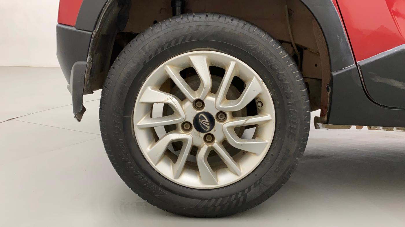 2016 Mahindra Kuv100 K8 6 STR, Petrol, Manual, 56,305 km, Right Rear Wheel