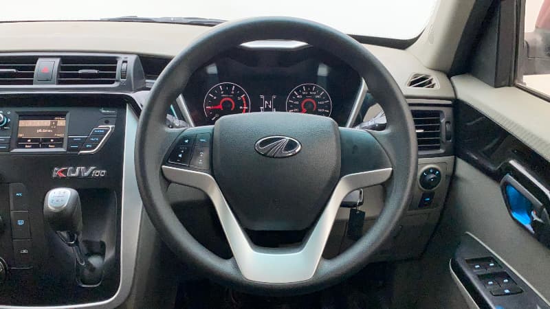 2016 Mahindra Kuv100 K8 6 STR, Petrol, Manual, 56,305 km, Steering Wheel Close Up