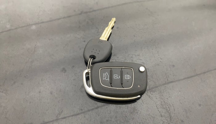 2023 Hyundai VENUE S 1.2, Petrol, Manual, 29,102 km, Key Close Up