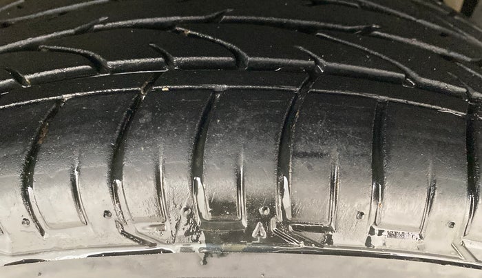 2021 Mahindra XUV300 W6 1.2 PETROL AMT, Petrol, Automatic, 19,551 km, Right Rear Tyre Tread