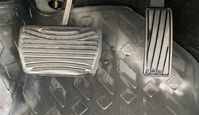 2021 Mahindra XUV300 W6 1.2 PETROL AMT, Petrol, Automatic, 19,551 km, Pedals