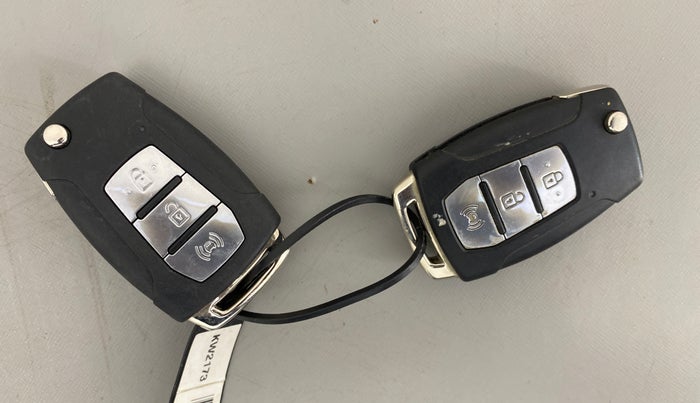 2021 Mahindra XUV300 W6 1.2 PETROL AMT, Petrol, Automatic, 19,551 km, Key Close Up