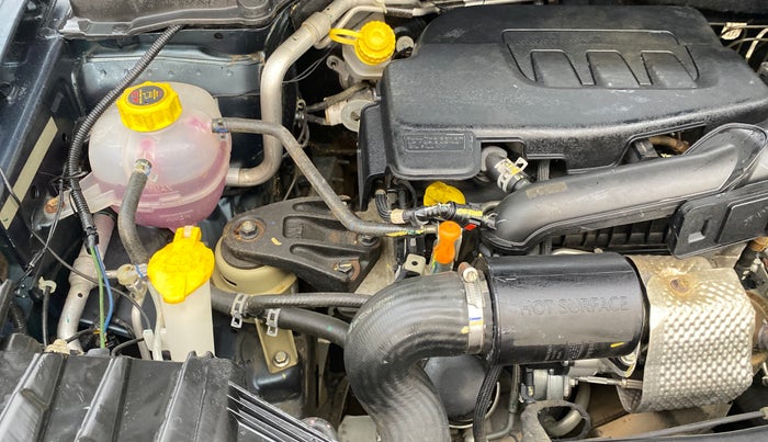 2021 Mahindra XUV300 W6 1.2 PETROL AMT, Petrol, Automatic, 19,551 km, Engine View - Right