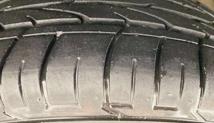 2021 Mahindra XUV300 W6 1.2 PETROL AMT, Petrol, Automatic, 19,551 km, Left Front Tyre Tread