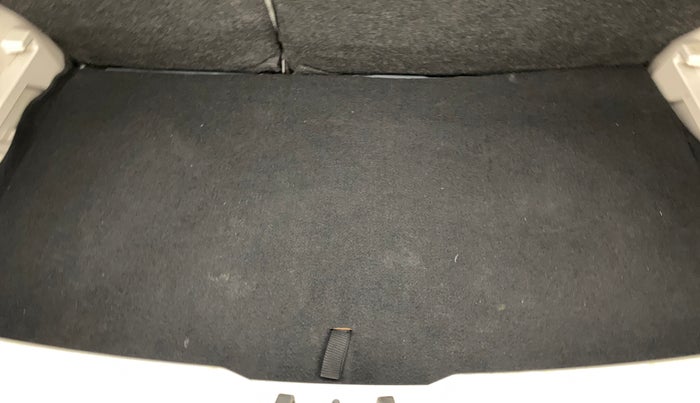 2021 Mahindra XUV300 W6 1.2 PETROL AMT, Petrol, Automatic, 19,551 km, Boot Inside