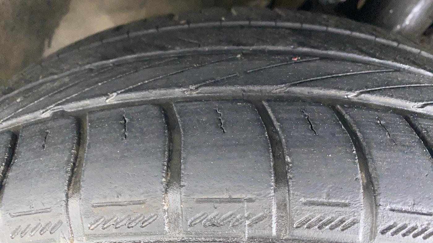 2015 Volkswagen Polo GT TSI 1.2 PETROL AT, Petrol, Automatic, 36,483 km, Left Front Tyre Tread