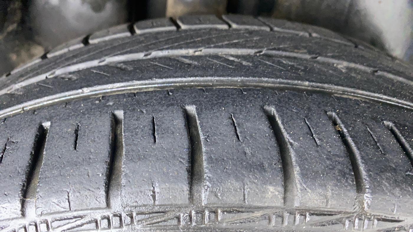 2015 Volkswagen Polo GT TSI 1.2 PETROL AT, Petrol, Automatic, 36,483 km, Right Rear Tyre Tread