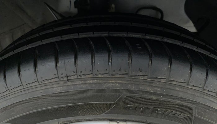 2020 Hyundai NEW SANTRO ERA 1.1, Petrol, Manual, 3,803 km, Right Front Tyre Tread