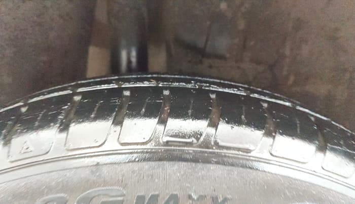 2018 Maruti Swift VXI AMT, Petrol, Automatic, 40,594 km, Right Rear Tyre Tread