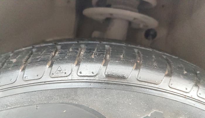 2018 Maruti Swift VXI AMT, Petrol, Automatic, 40,594 km, Left Front Tyre Tread