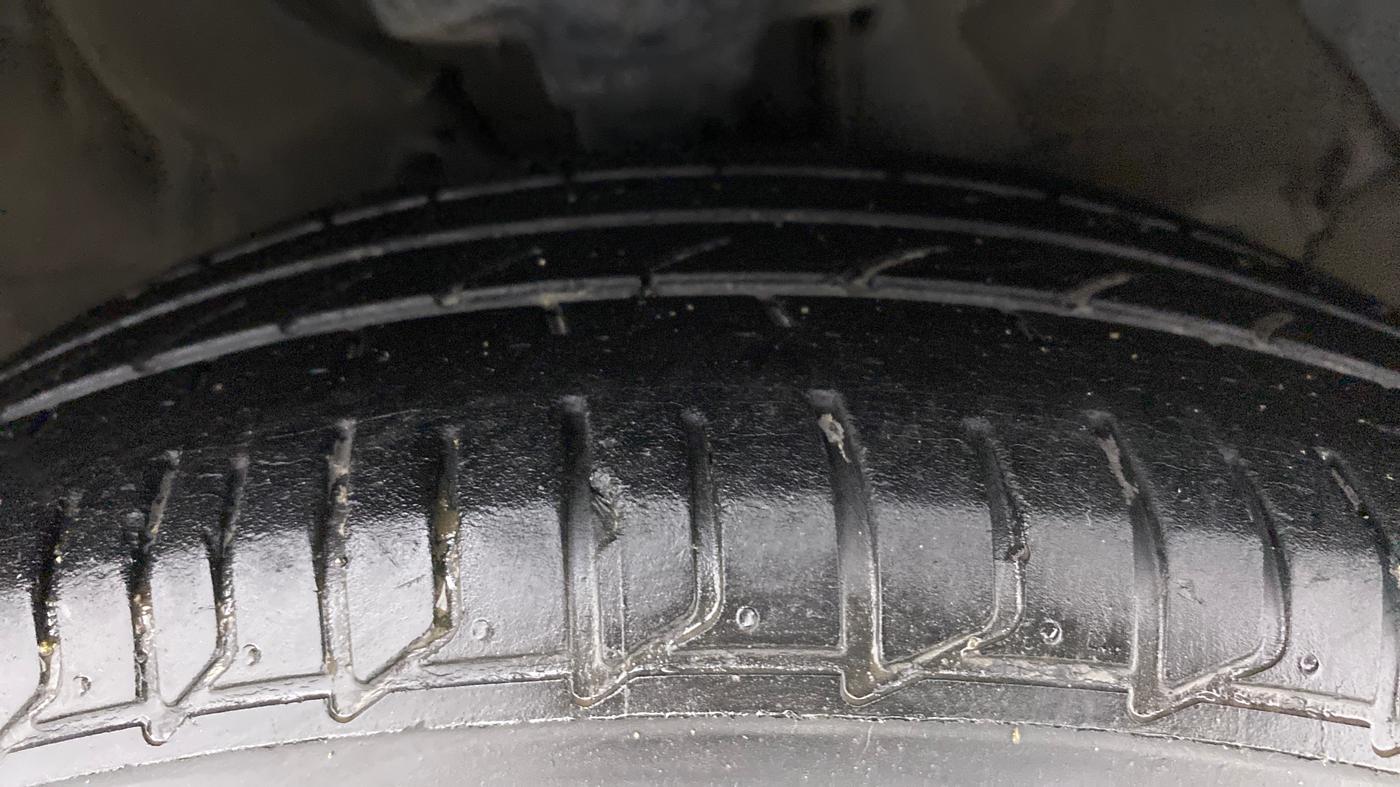 2016 Hyundai Verna 1.4 VTVT, Petrol, Manual, 71,487 km, Right Front Tyre Tread