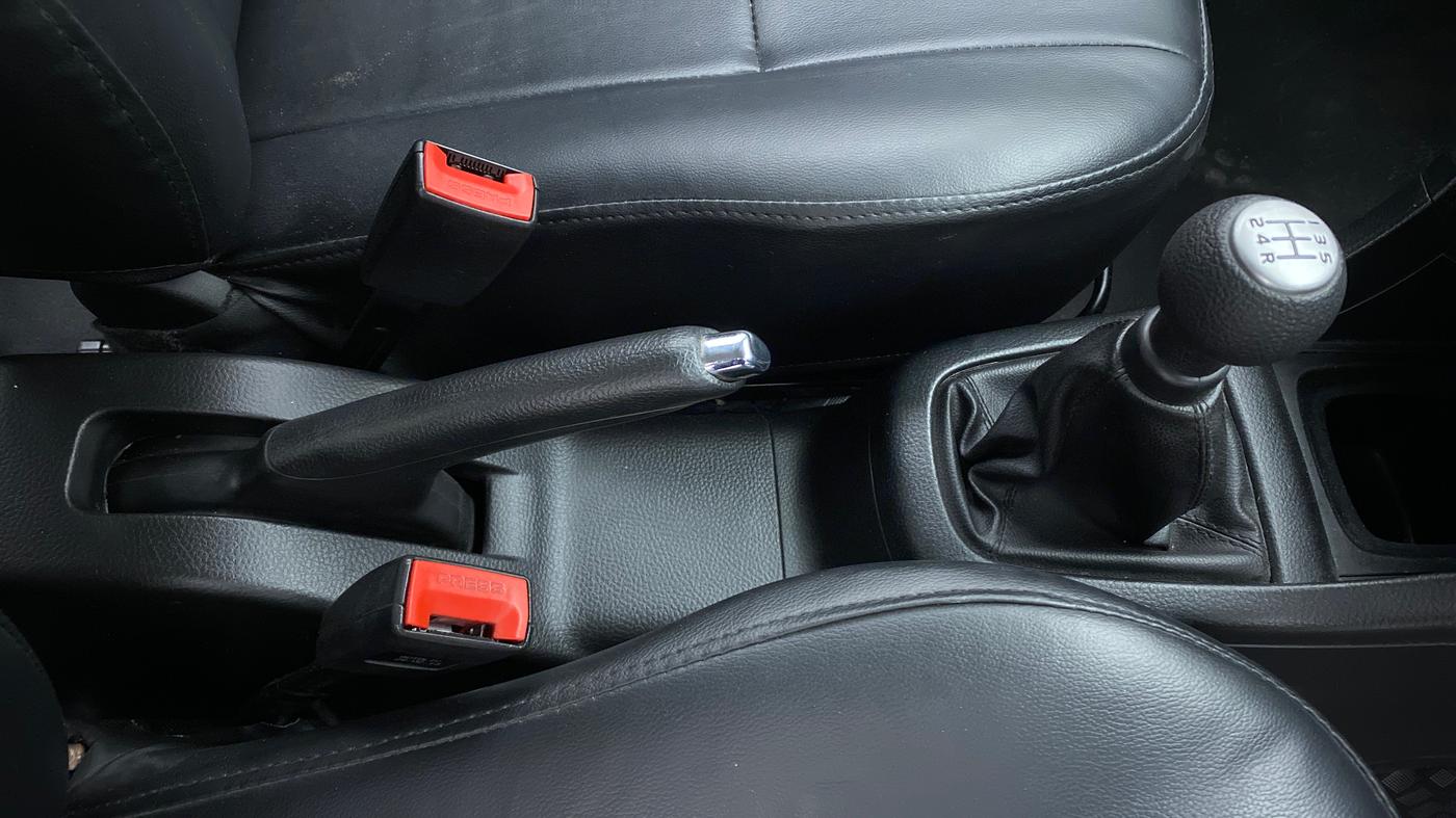 2013 Maruti Swift VXI, Petrol, Manual, 91,701 km, Gear Lever