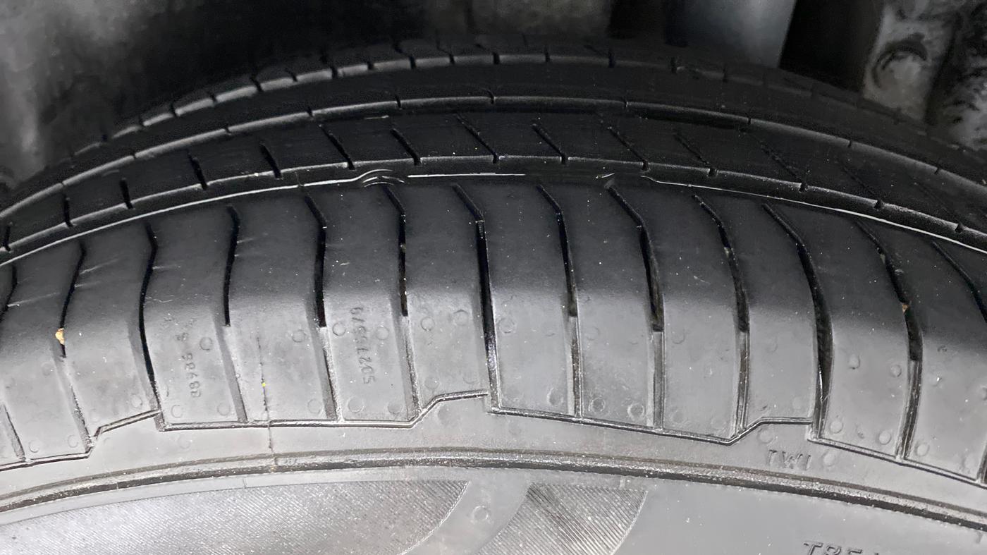 2013 Maruti Swift VXI, Petrol, Manual, 91,701 km, Left Rear Tyre Tread