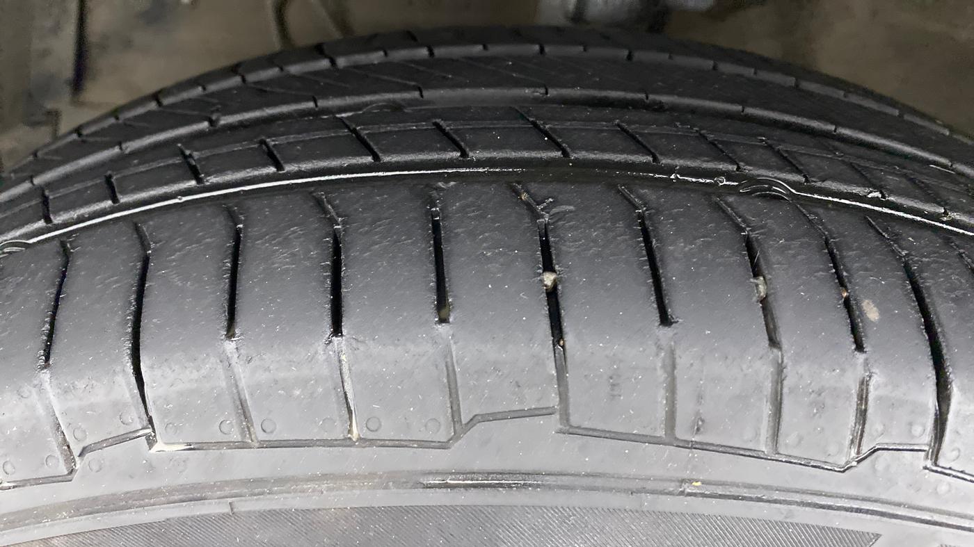 2013 Maruti Swift VXI, Petrol, Manual, 91,701 km, Left Front Tyre Tread