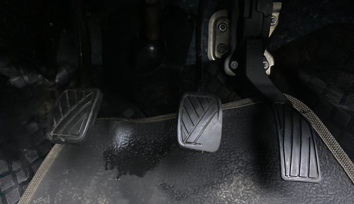 2013 Maruti Swift VXI, Petrol, Manual, 91,701 km, Pedals