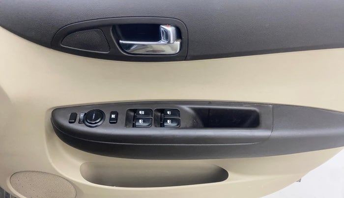 2012 Hyundai i20 MAGNA 1.4 CRDI, Diesel, Manual, 1,44,594 km, Driver Side Door Panels Control