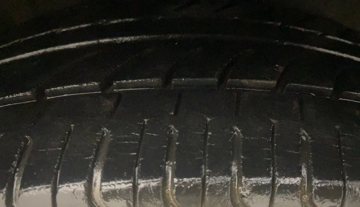 2012 Hyundai i20 MAGNA 1.4 CRDI, Diesel, Manual, 1,44,594 km, Right Front Tyre Tread