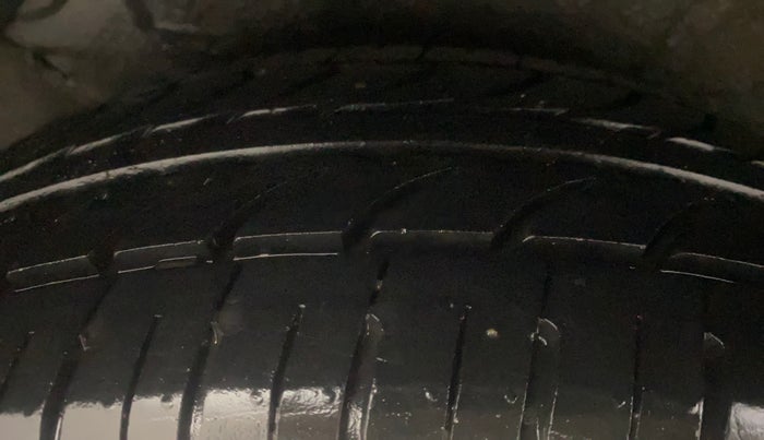 2012 Hyundai i20 MAGNA 1.4 CRDI, Diesel, Manual, 1,44,594 km, Right Rear Tyre Tread