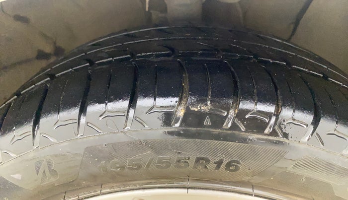 2022 Hyundai Verna SX 1.5 VTVT, Petrol, Manual, 76,406 km, Right Front Tyre Tread