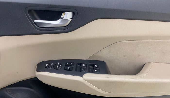 2022 Hyundai Verna SX 1.5 VTVT, Petrol, Manual, 76,406 km, Driver Side Door Panels Control