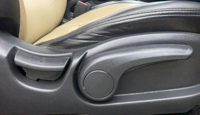 2018 Hyundai Elite i20 ASTA 1.2 (O), Petrol, Manual, 71,713 km, Driver Side Adjustment Panel