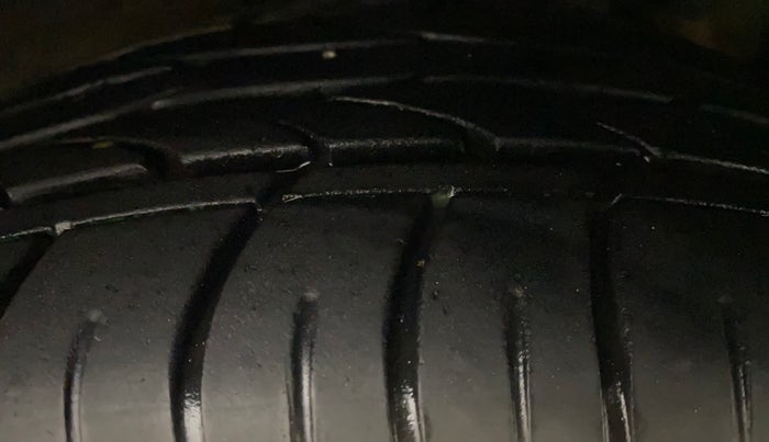 2017 Hyundai Creta SX PLUS AT 1.6 PETROL, Petrol, Automatic, 1,08,638 km, Right Front Tyre Tread