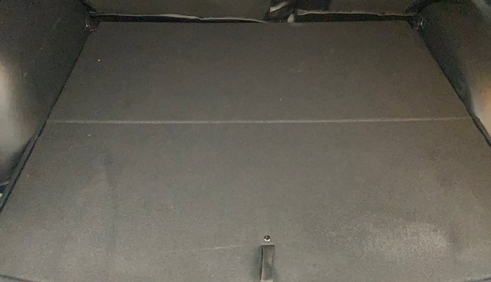 2017 Hyundai Creta SX PLUS AT 1.6 PETROL, Petrol, Automatic, 1,08,638 km, Boot Inside