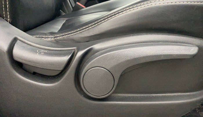 2017 Hyundai Creta SX PLUS AT 1.6 PETROL, Petrol, Automatic, 1,08,638 km, Driver Side Adjustment Panel