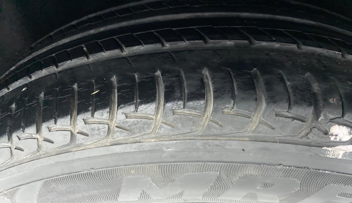 2016 Maruti Baleno DELTA DDIS 190, Diesel, Manual, 64,198 km, Left Front Tyre Tread