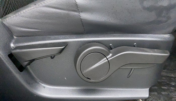 2022 Mahindra Thar LX PETROL HT 4WD AT, Petrol, Automatic, 3,861 km, Driver Side Adjustment Panel