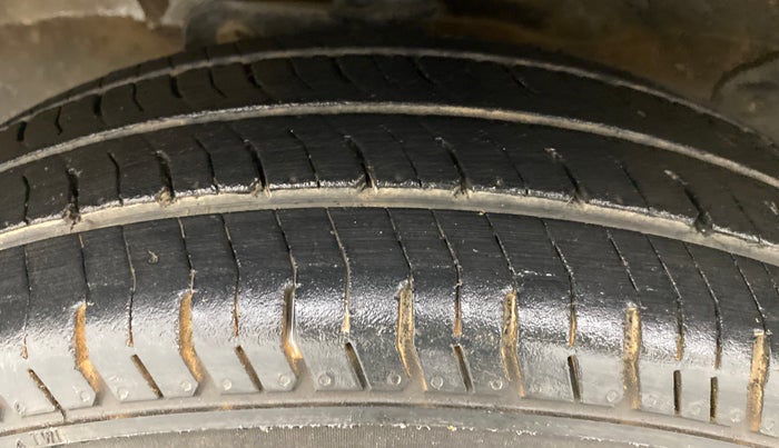 2018 Maruti Eeco 5 STR WITH AC PLUSHTR, Petrol, Manual, 49,951 km, Left Front Tyre Tread