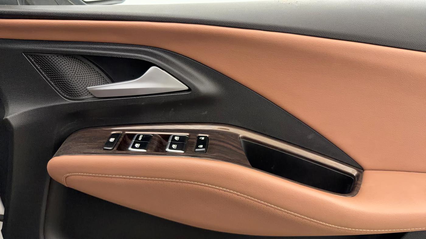 2024 MG HECTOR PLUS SHARP PRO 1.5 PETROL TURBO CVT 6 STR, Petrol, Automatic, 37,281 km, Driver Side Door Panels Control