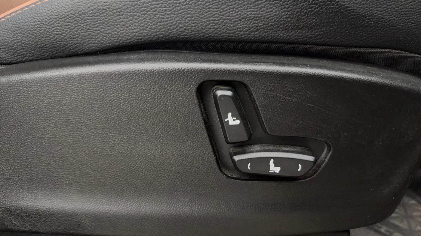 2024 MG HECTOR PLUS SHARP PRO 1.5 PETROL TURBO CVT 6 STR, Petrol, Automatic, 37,281 km, Driver Side Adjustment Panel